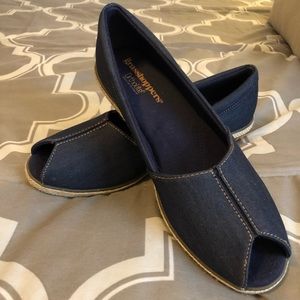 LAST CHANCE Grasshoppers Ortholite peep toe Sz 9